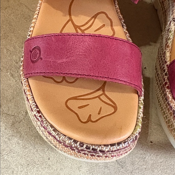 Born size 9 raspberry platform wedge leather sandals with floral design - Picture 6 of 13